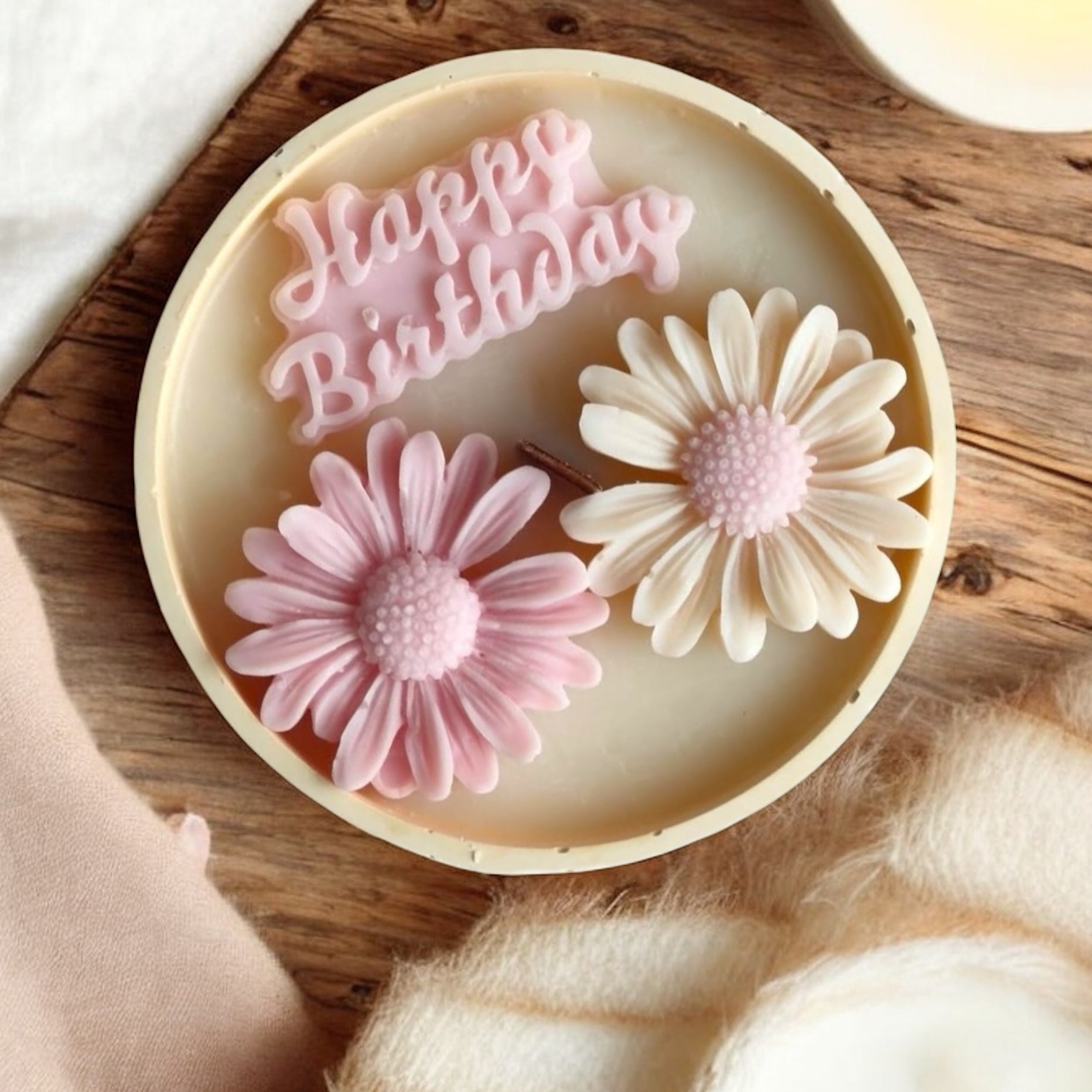 Handmade Soy Wax Candles, Gift Candles, Scented Candles, Aesthetic Candles, Jo Malone,  Gift, Birthday Gift Candle, Birthday Candle, Floral Scented Candle, Candela in cera di soia fatta a mano, candele naturali fatte a mano, Candela profumata artigianale, candele profumate soia naturale, Candela artistica profumata, candele profumate da regalare, candele profumate regalo donna, idee regalo originali, idee regalo candele donna, regalo festa della donna, regalo anniversario, candela a forma di fiore