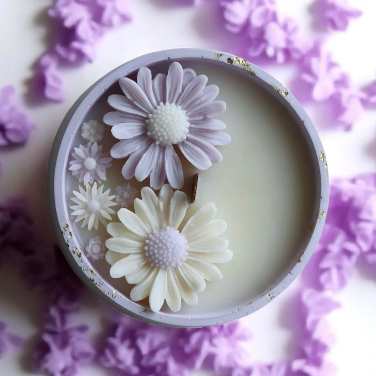 Handmade Soy Wax Candles, Gift Candles, Scented Candles, Aesthetic Candles, JO Malone, Gift, Birthday Gift Candle, Birthday Candle, Floral Scented Candle, Candela in cera di soia fatta a mano, candele naturali fatte a mano, Candela profumata artigianale, candele profumate soia naturale, Candela artistica profumata, candele profumate da regalare, candele profumate regalo donna, idee regalo originali, idee regalo candele donna, regalo festa della donna, regalo anniversario, candela a forma di fiore