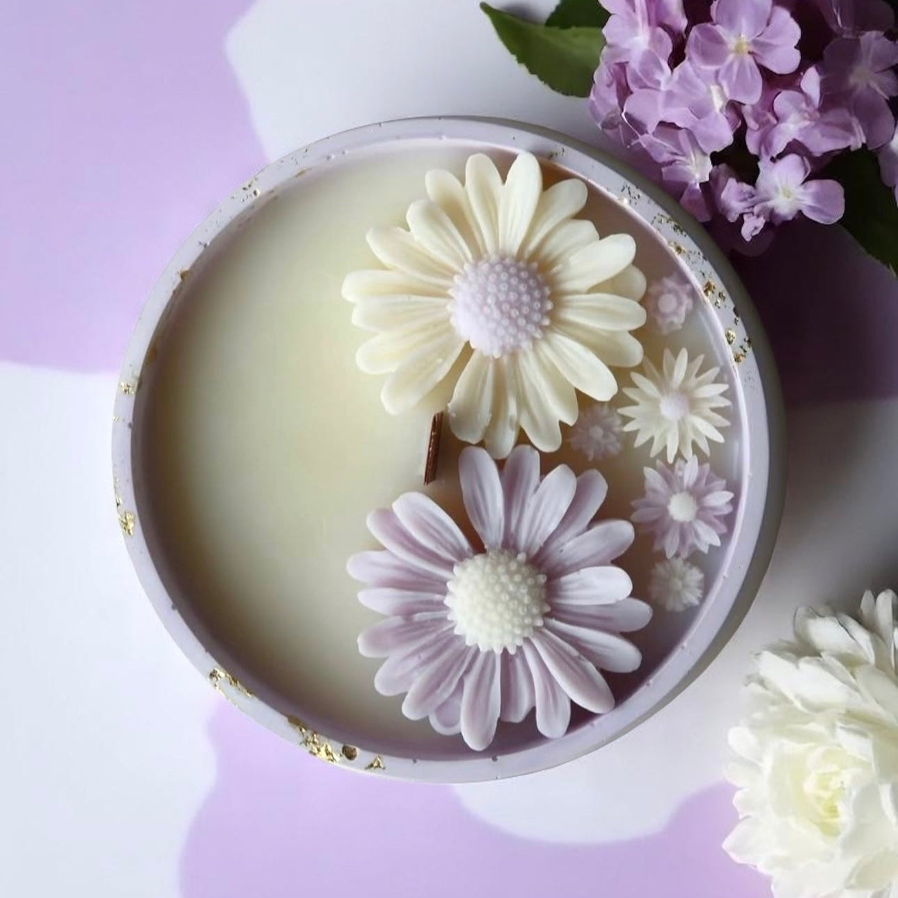 Handmade Soy Wax Candles, Gift Candles, Scented Candles, Aesthetic Candles, Jo Malone, Gift, Birthday Gift Candle, Birthday Candle, Floral Scented Candle, Candela in cera di soia fatta a mano, candele naturali fatte a mano, Candela profumata artigianale, candele profumate soia naturale, Candela artistica profumata, candele profumate da regalare, candele profumate regalo donna, idee regalo originali, idee regalo candele donna, regalo festa della donna, regalo anniversario, candela a forma di fiore,
