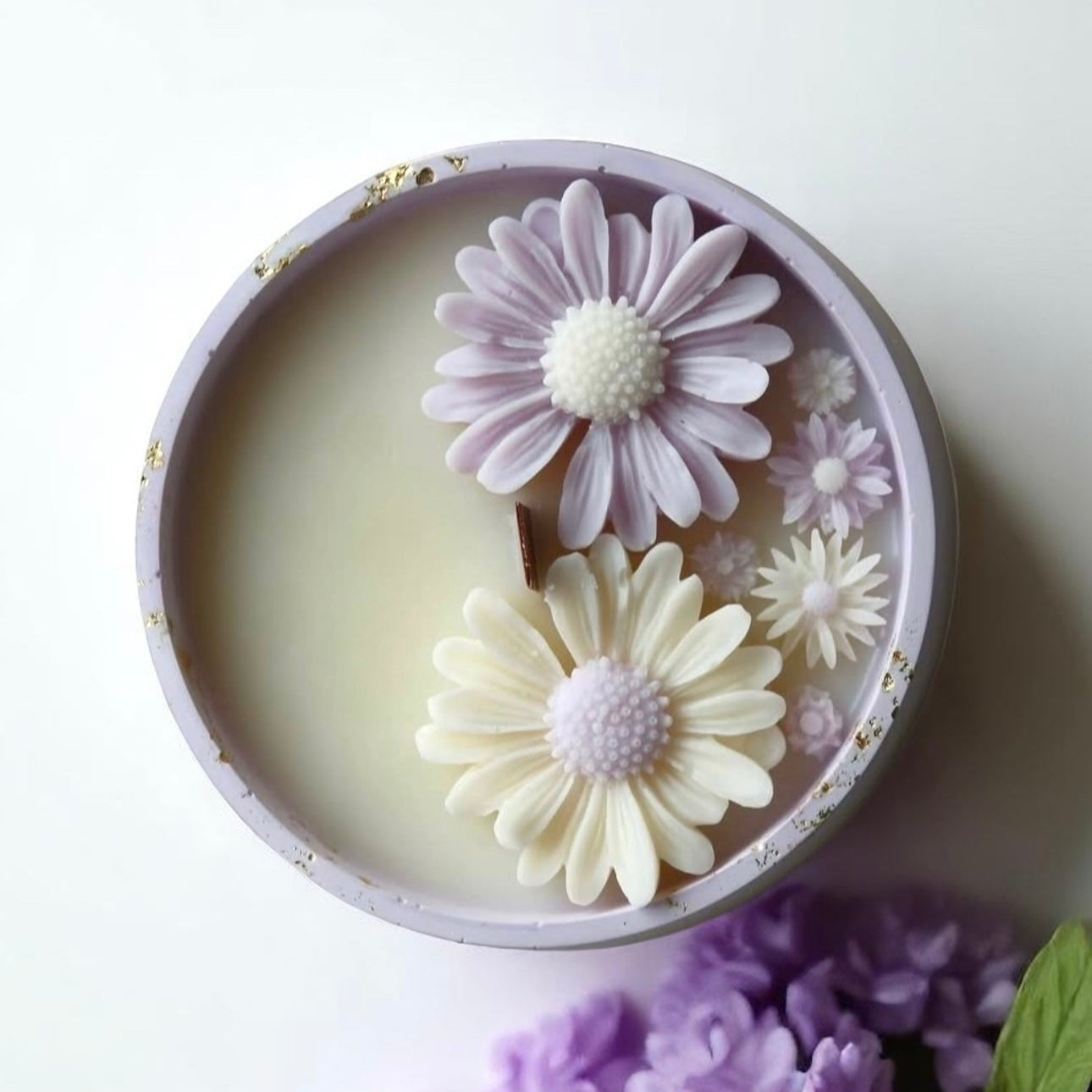 Handmade Soy Wax Candles, Gift Candles, Scented Candles, Aesthetic Candles, Jo Malone, Gift, Birthday Gift Candle, Birthday Candle, Floral Scented Candle, Candela in cera di soia fatta a mano, candele naturali fatte a mano, Candela profumata artigianale, candele profumate soia naturale, Candela artistica profumata, candele profumate da regalare, candele profumate regalo donna, idee regalo originali, idee regalo candele donna, regalo festa della donna, regalo anniversario, candela a forma di fiori