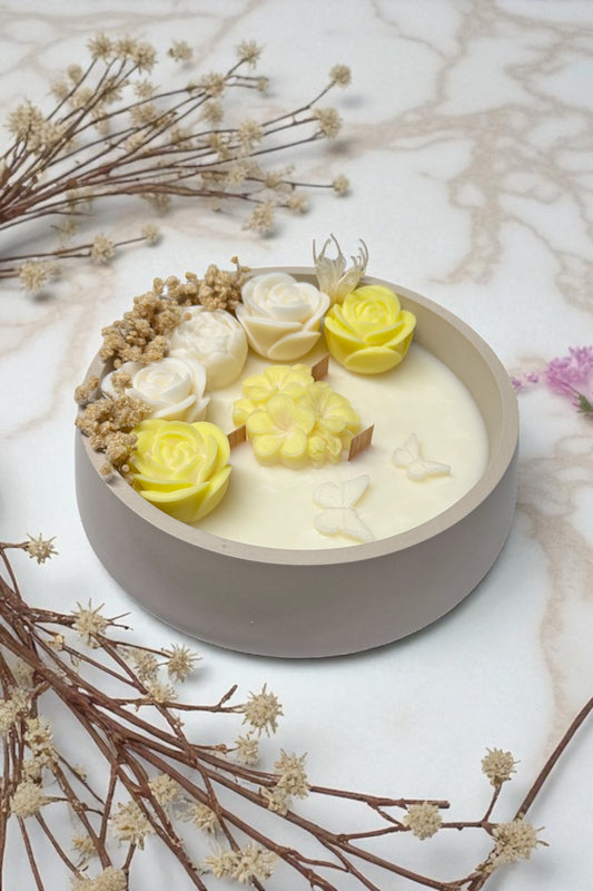 Hand-cast Rosengarten ceramic pot candle with dried botanicals, handmade by Dolomites Glow in Val Gardena