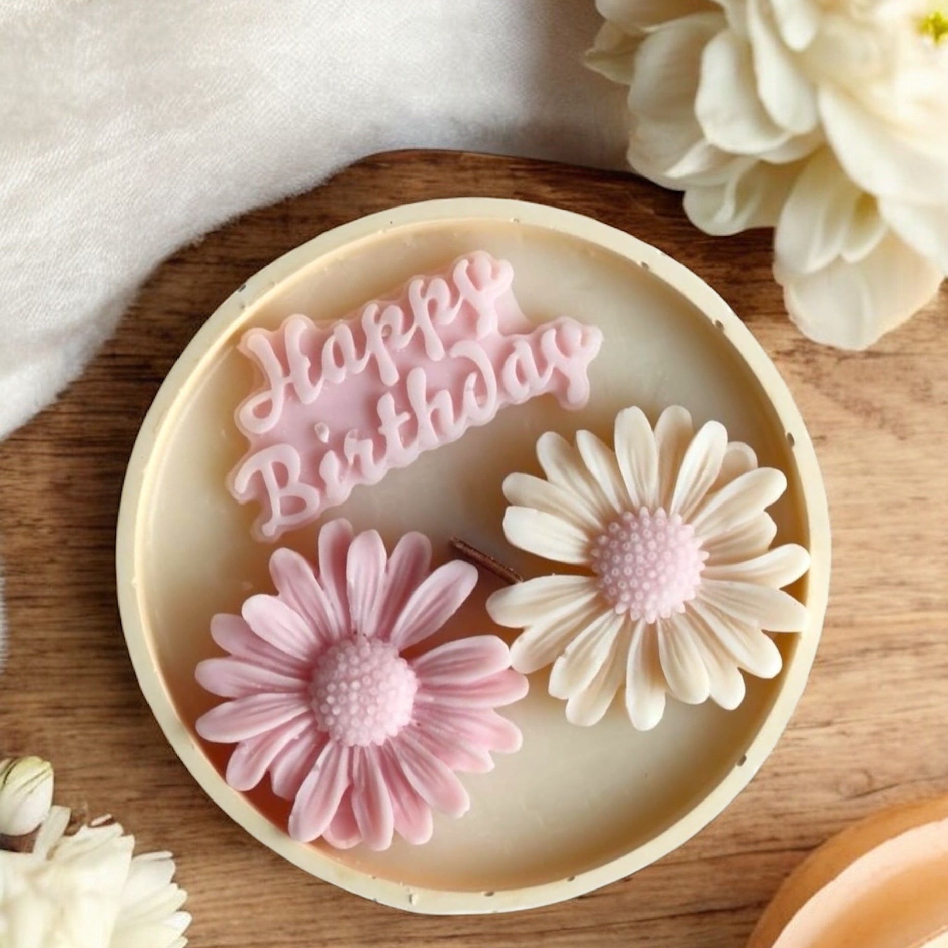 Handmade Soy Wax Candles, Gift Candles, Scented Candles, Aesthetic Candles, Jo Malone,  Gift, Birthday Gift Candle, Birthday Candle, Floral Scented Candle, Candela in cera di soia fatta a mano, candele naturali fatte a mano, Candela profumata artigianale, candele profumate soia naturale, Candela artistica profumata, candele profumate da regalare, candele profumate regalo donna, idee regalo originali, idee regalo candele donna, regalo festa della donna, regalo anniversario, candela a forma di fiore, 